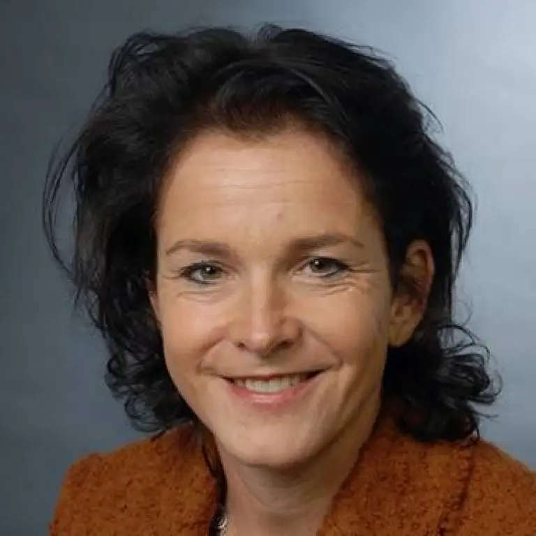 Stefanie Anzinger, Sales Office (Germany)